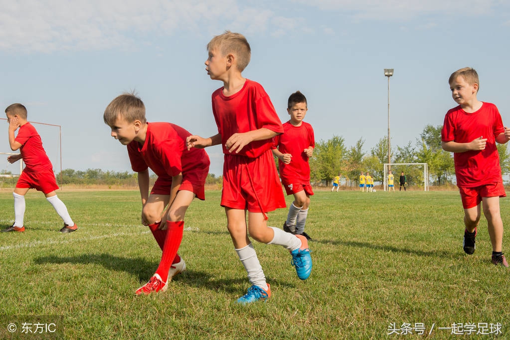 幼儿足球热身游戏,足球踢球游戏