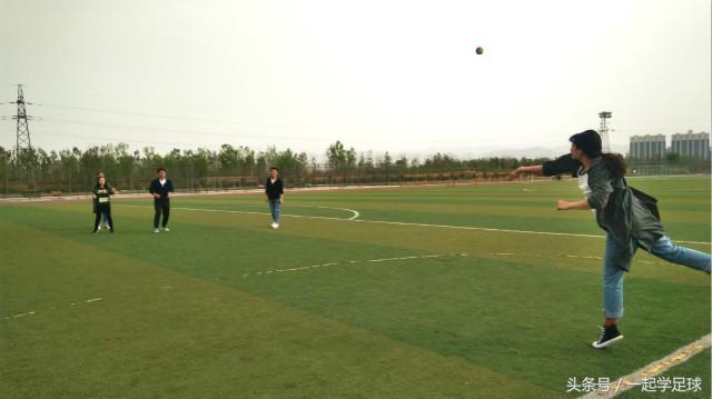 足球热身游戏的游戏目的,足球无球热身游戏大全