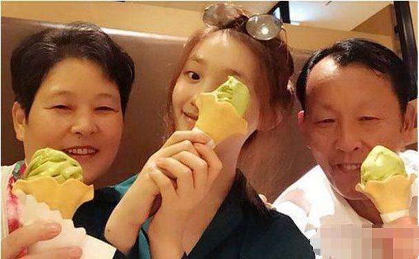 林允和星爷互动视频,林允拜见星爷视频