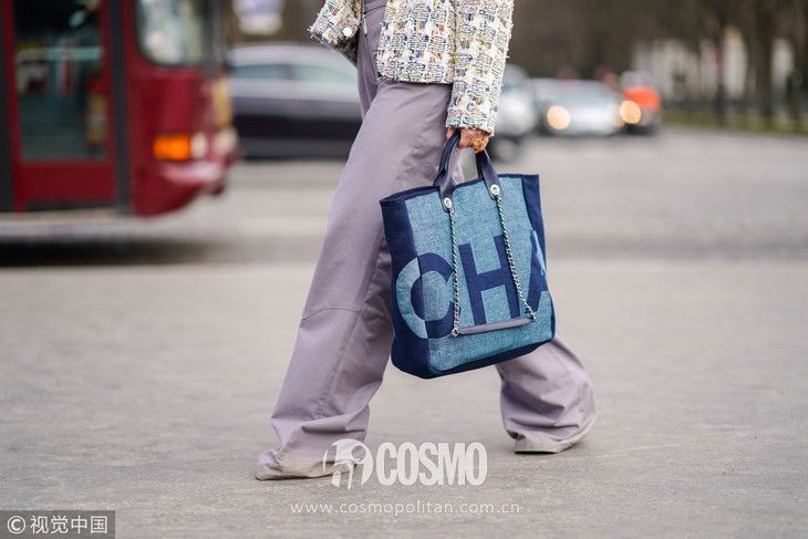 一款给杨幂穿火的包包,杨幂同款牛仔lv包