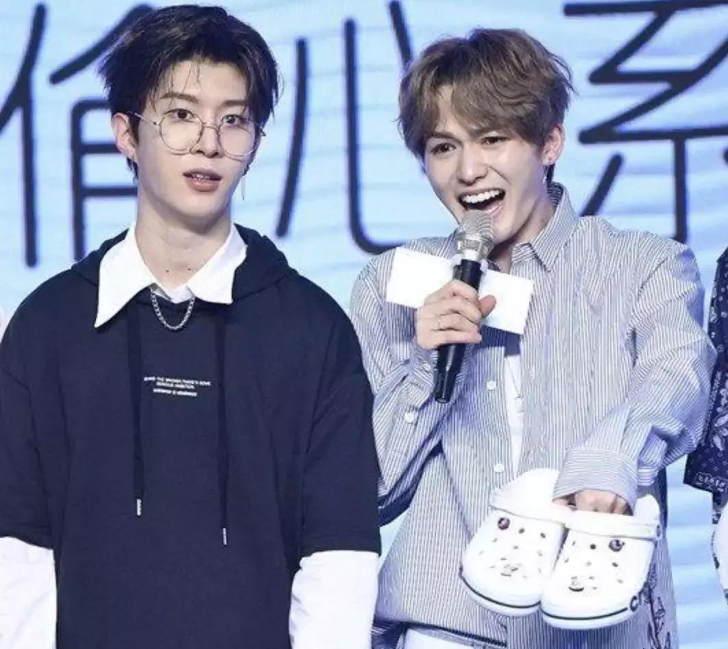 crocs洞洞鞋真得不闷脚吗,crocs洞洞鞋真的不臭脚