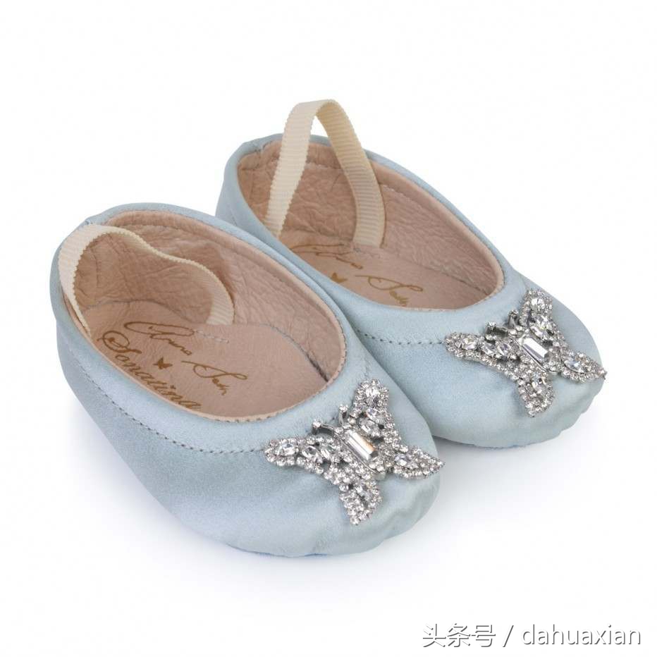 拥有纯正英伦血统的ArunaSeth名牌鞋，童鞋产品款式