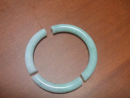 刚买的玉镯不小心摔碎了怎么处理,刚买的玉手镯摔碎了怎么办呢