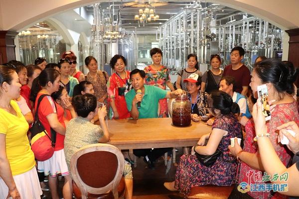 竺君灿:小小葡萄干成大产业农田变公园玩转高科技+农业