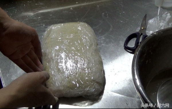 牛奶油条做法和配方的全过程,脆皮油条的做法和酥脆剂配方