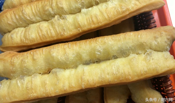 牛奶油条做法和配方的全过程,脆皮油条的做法和酥脆剂配方