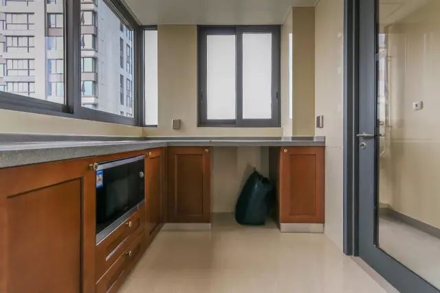 仁恒江湾天成380㎡，河西最顶级大平层！客厅开间层高逆天……