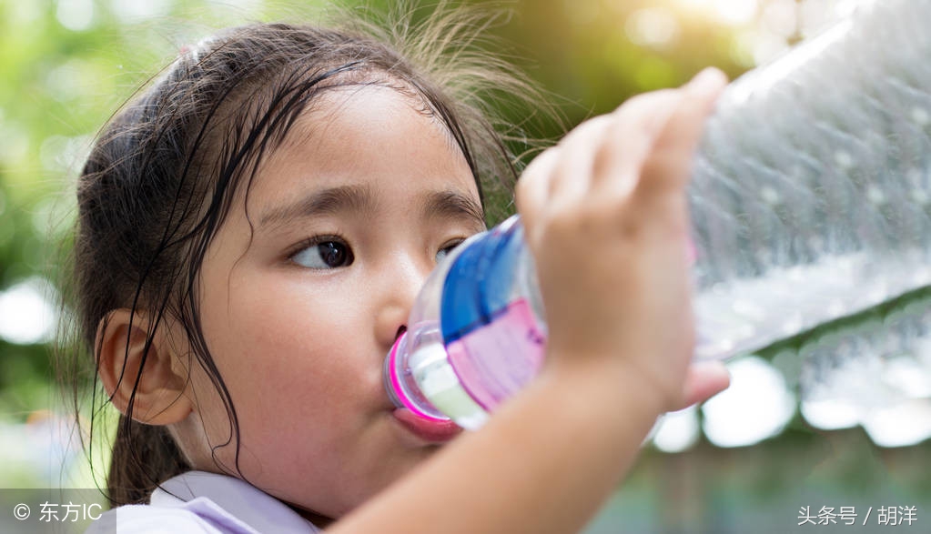 早上起床眼泡肿是怎么回事,起床眼胀