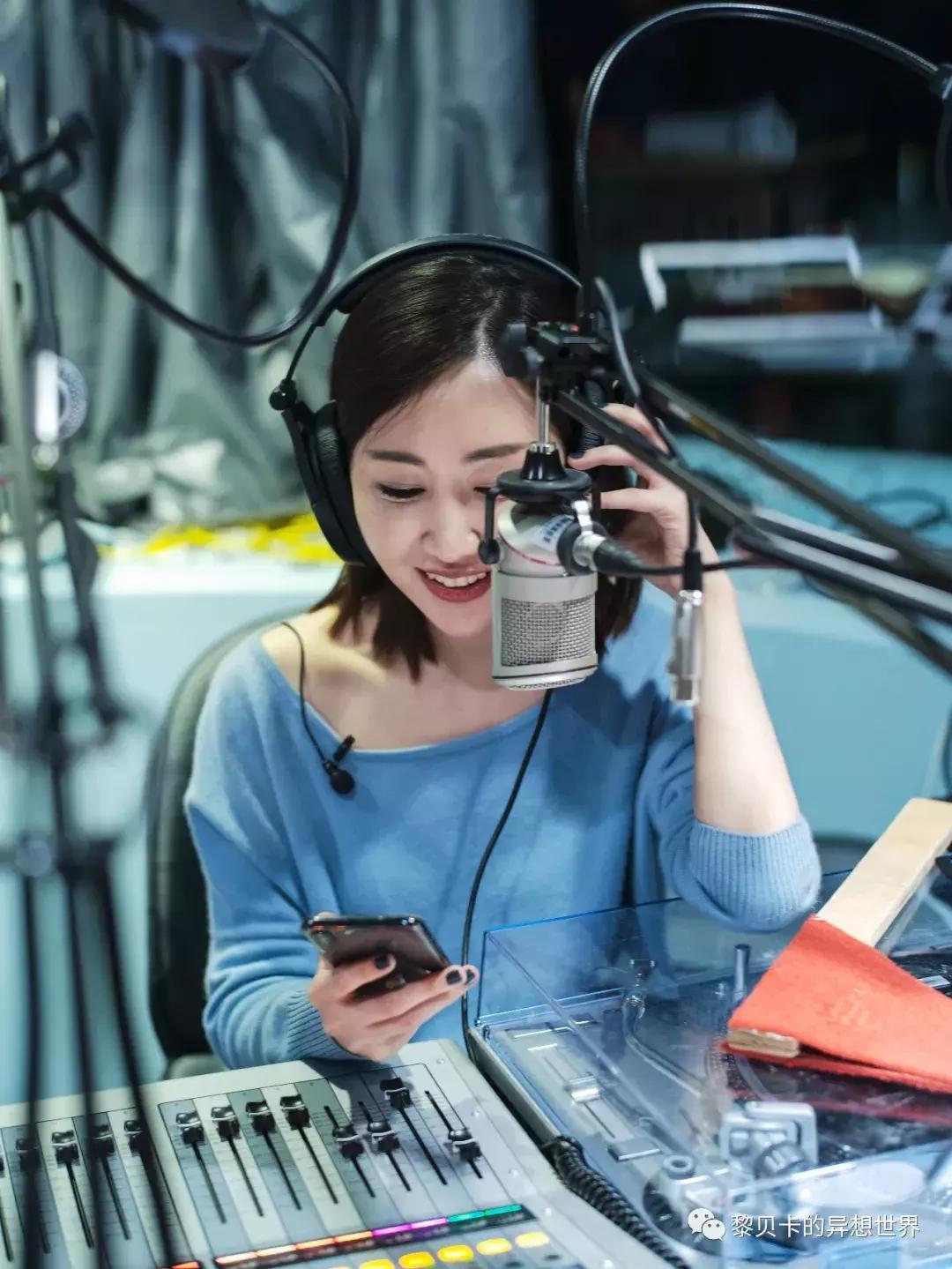 夏天指甲油2022年新款显白带钻,指甲油2022年流行网红夏天显白