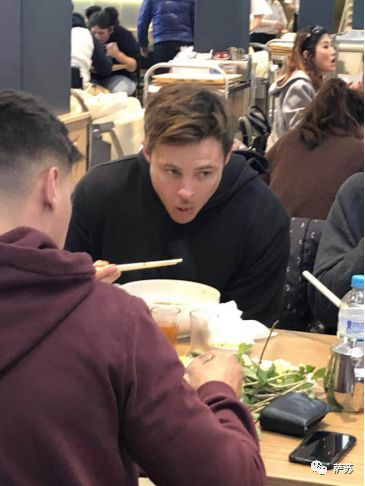 澳洲华人个个都是李小龙?卖米粉伙计扎马步,IT经理打跑小流氓