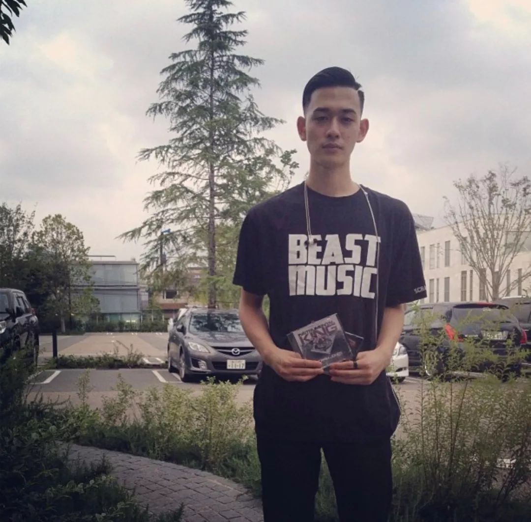 跟着他穿T恤，闭着眼睛都能选到对的款