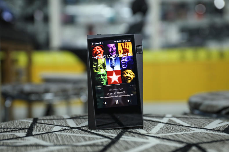 「小蟹寻声」“歪屏”设计颜值满分，艾利和中端旗舰SR15详测！