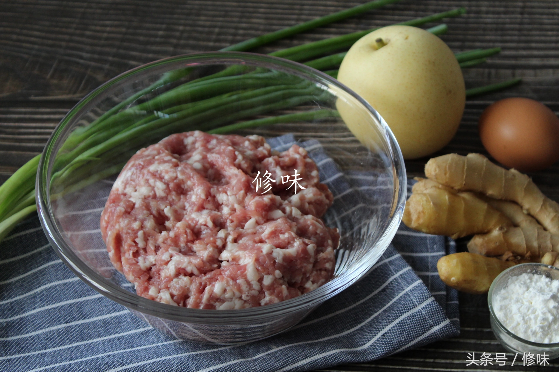 放马蹄的四喜丸子做法,四喜丸子放荸荠和馒头哪个好吃