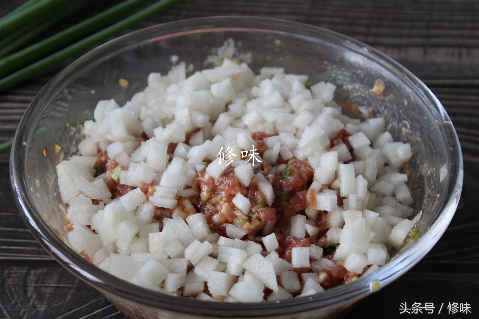 放马蹄的四喜丸子做法,四喜丸子放荸荠和馒头哪个好吃