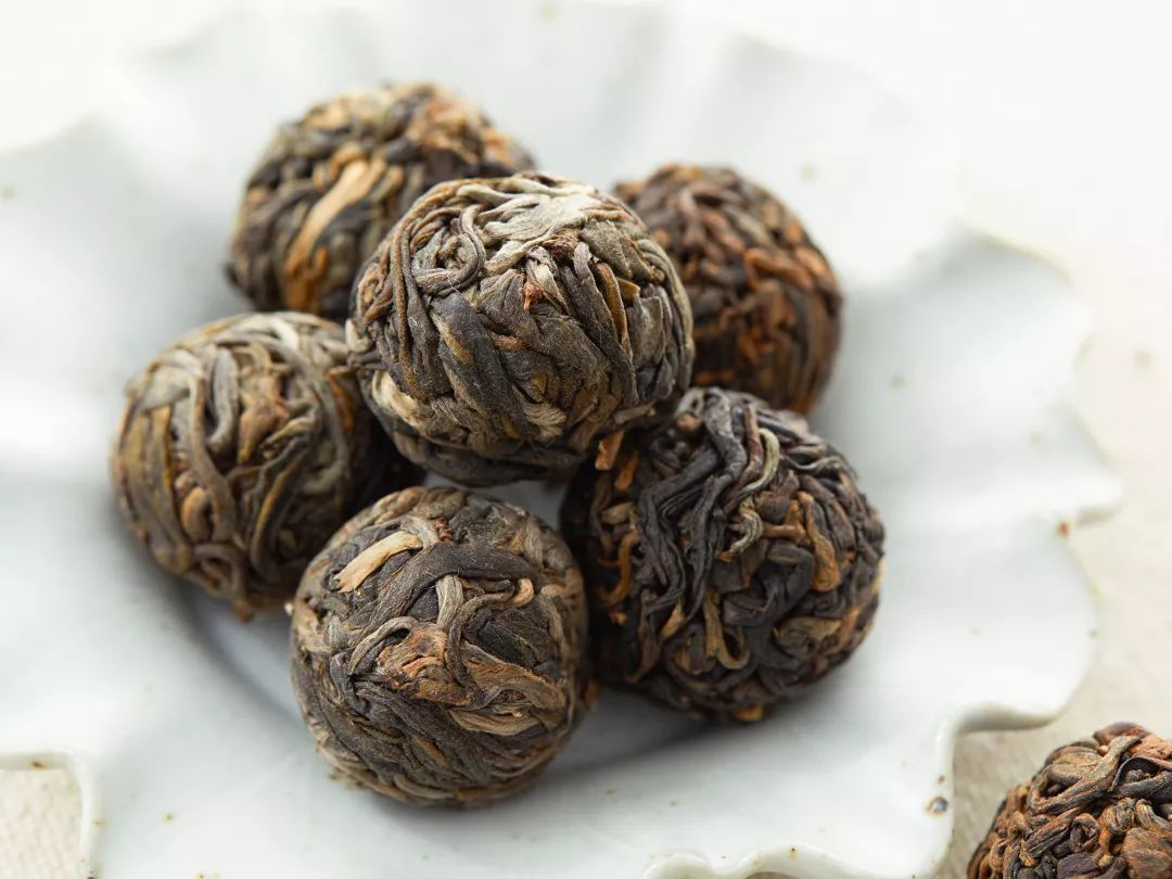 布朗族普洱茶的制作工艺,勐库源头手工制作普洱茶老工艺