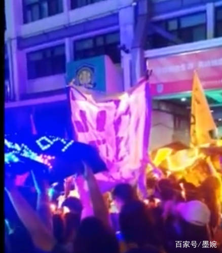 凯源玺演唱会出现紧急通知，粉丝太热情，却惹得不愉快