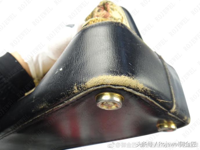 皮包放时间长了掉皮了怎么修复,黑色皮包掉皮在家怎么快速修复