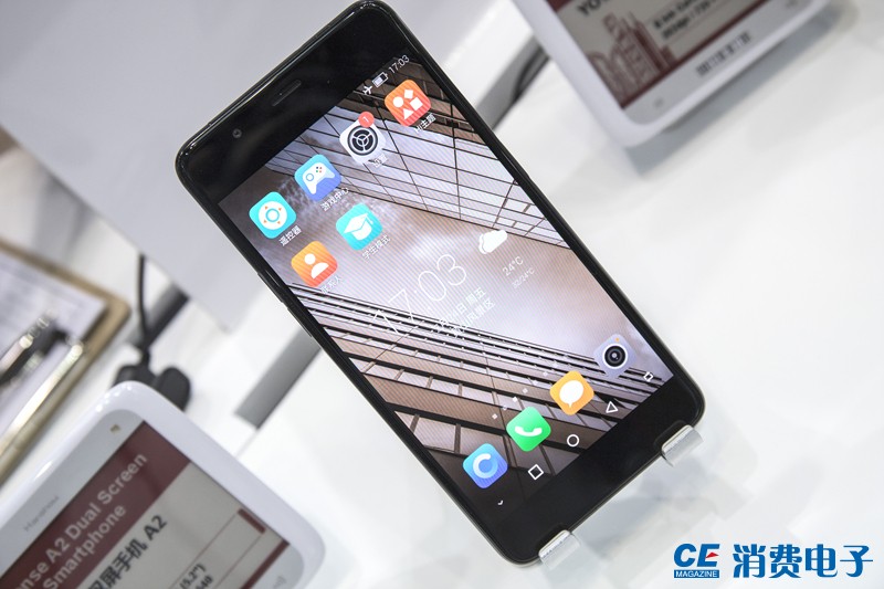 大牌云集！微软全息眼镜、索尼/爱普生智能手表，机器人都来了~