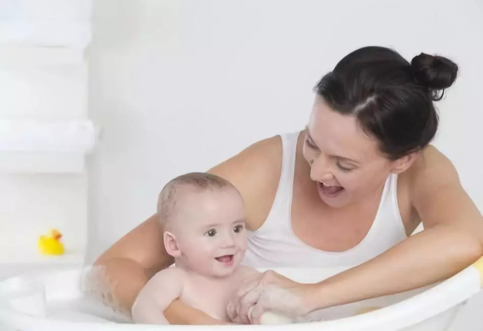 女童妇科病事件,2岁女童和妈妈洗澡后感染妇科病