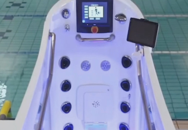 在水中跑步是种什么体验，日本发明水下跑步机，你会买吗？