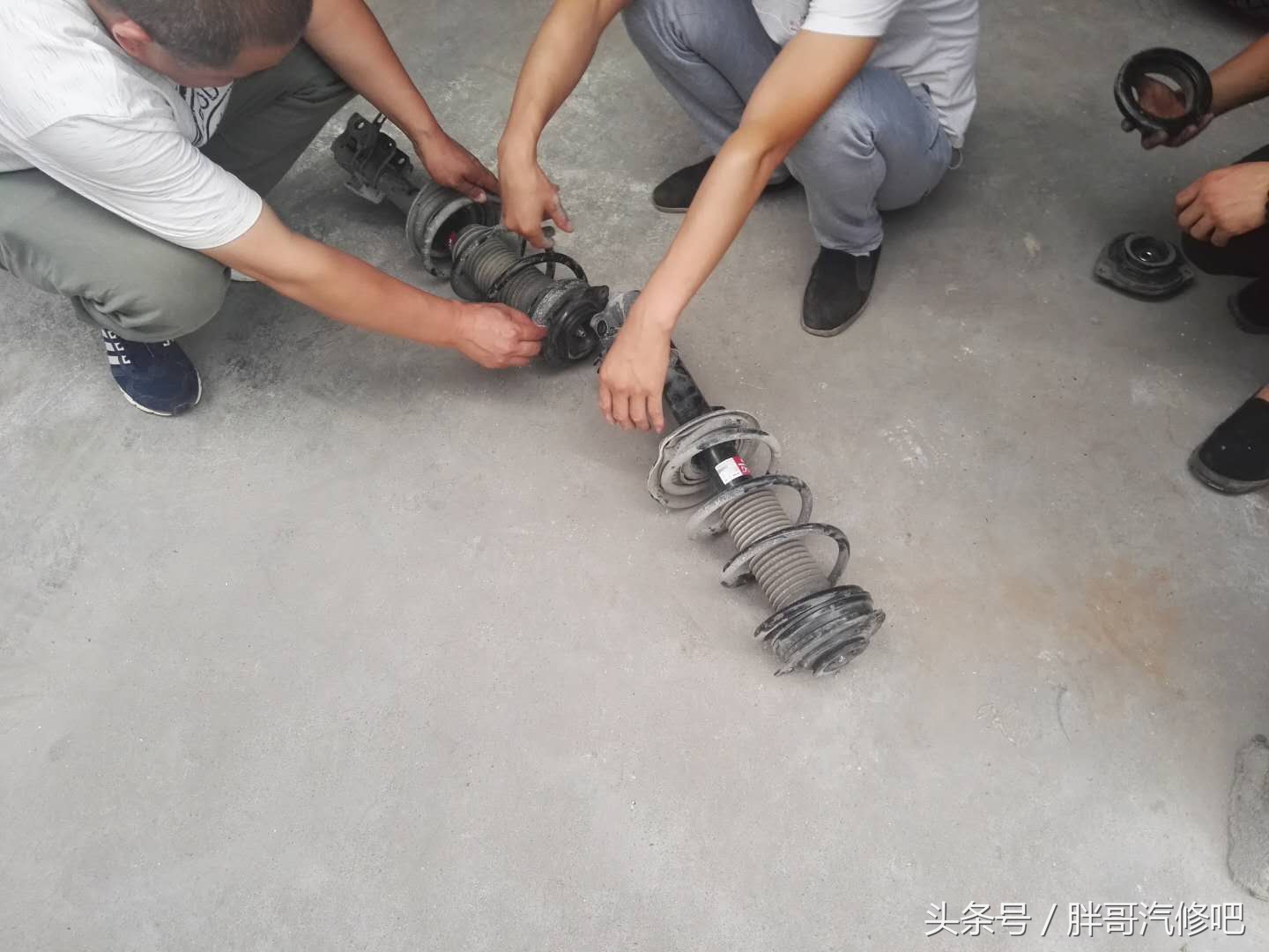 汽车方向机打方向时异响案例,车辆轴承异响打方向消失