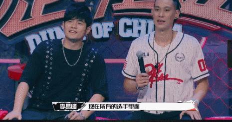 为什么李易峰话题度那么高,李易峰和粉丝相爱相杀的瞬间