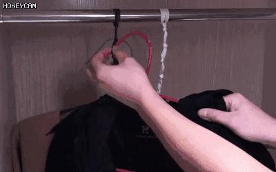 她在衣柜里系了根鞋带，衣柜竟然瞬间大一倍！