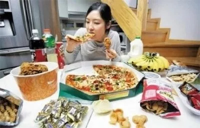 女子喉咙长“韭菜”，5年割了4次仍不断生长，最后……经常胃反酸的人赶紧注意了！