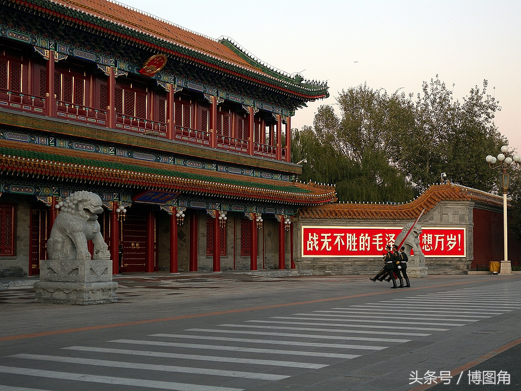 中南海与故宫位置图片,中南海与故宫中间的建筑是