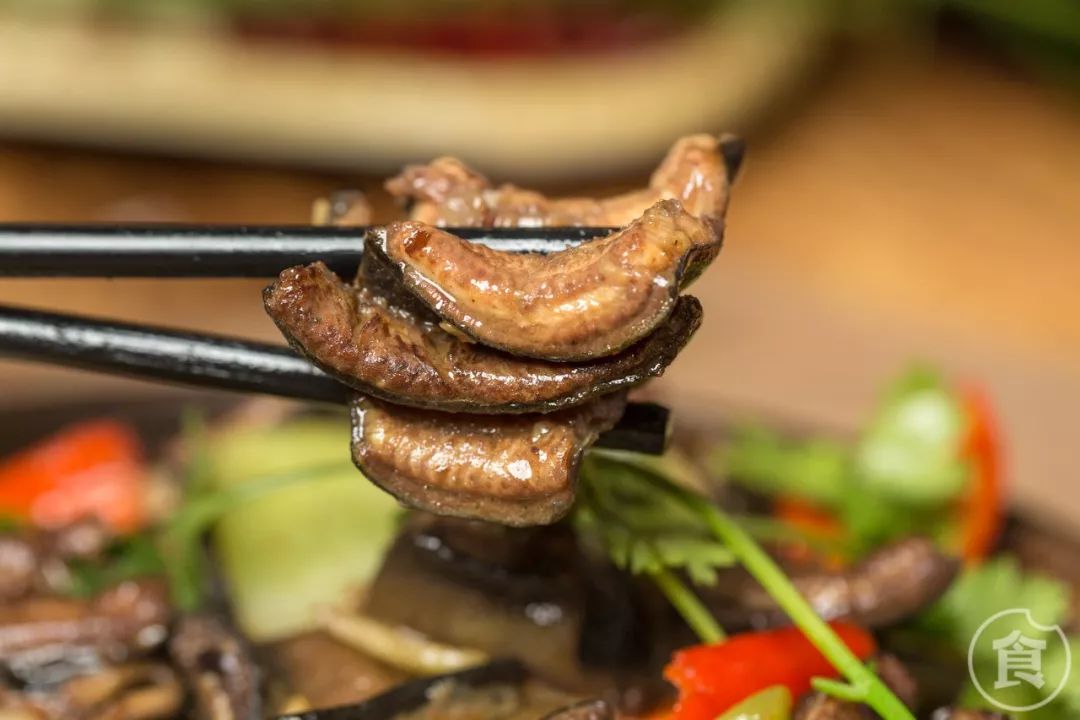 酸嫩滑的窑鸡,皮脆肉嫩爆汁烧鸡出炉