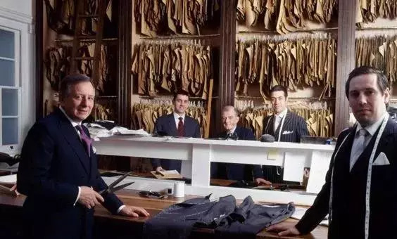 alexandermcqueen代表作品,alexandermcqueen是高定吗