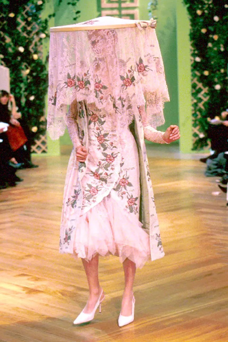 alexandermcqueen代表作品,alexandermcqueen是高定吗