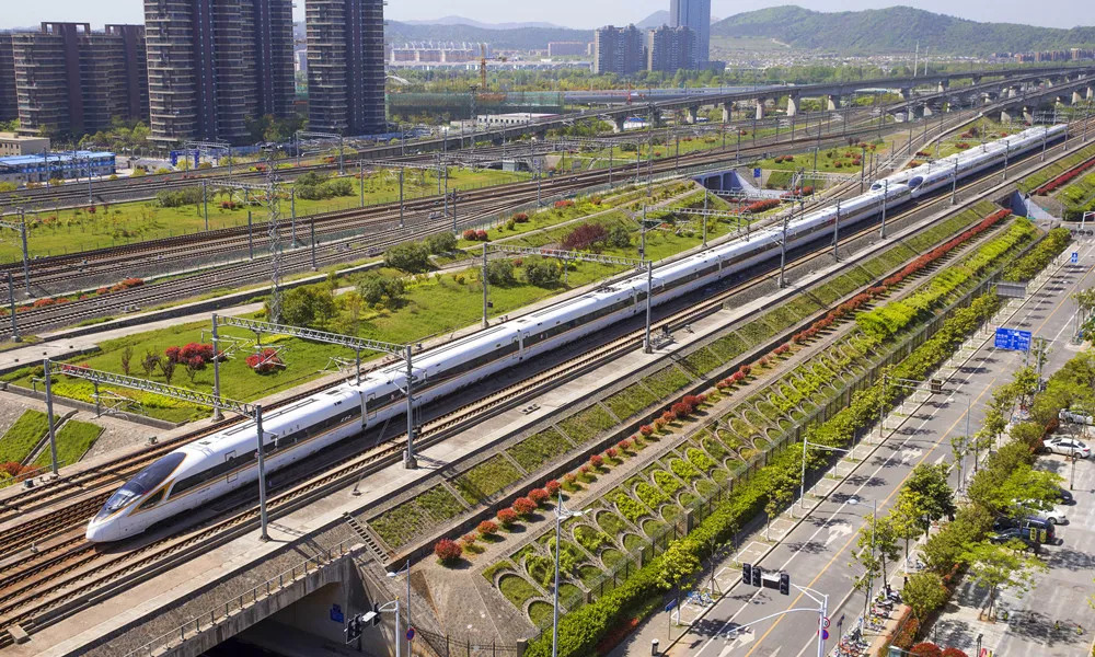 提醒!国庆假期火车票今开售、异地可换发出入境证件…………