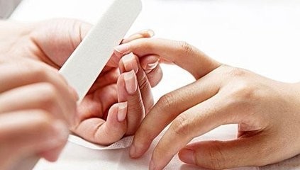 美甲手指变黑,刚做的美甲变黑了怎么办