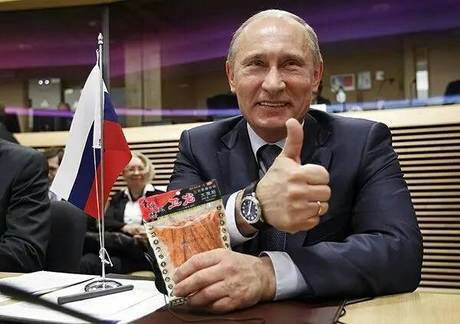 卫龙辣条零食大礼包背包,卫龙休闲零食辣条香辣魔芋爽