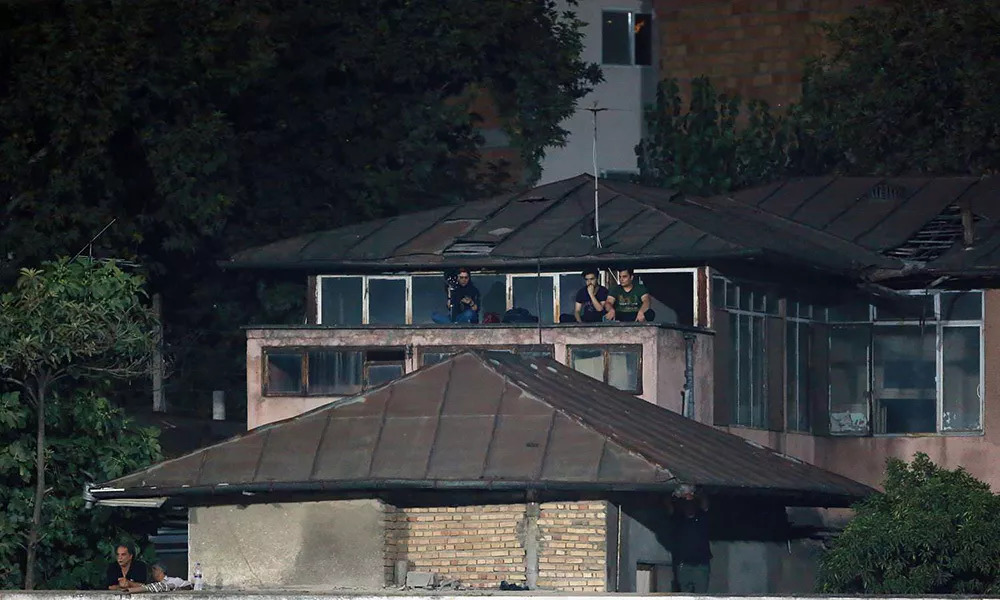 「影集」欧盟：世界上没有免费的照片，伊朗女摄影师为拍摄足球比赛爬上屋顶