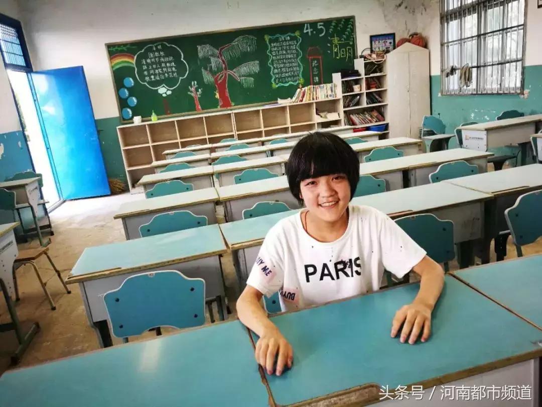 小学校长跑遍29所中小学“要钱”，只因6年前女学生那一眼……