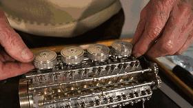 牛人制作32缸发动机,w32迷你发动机diy过程