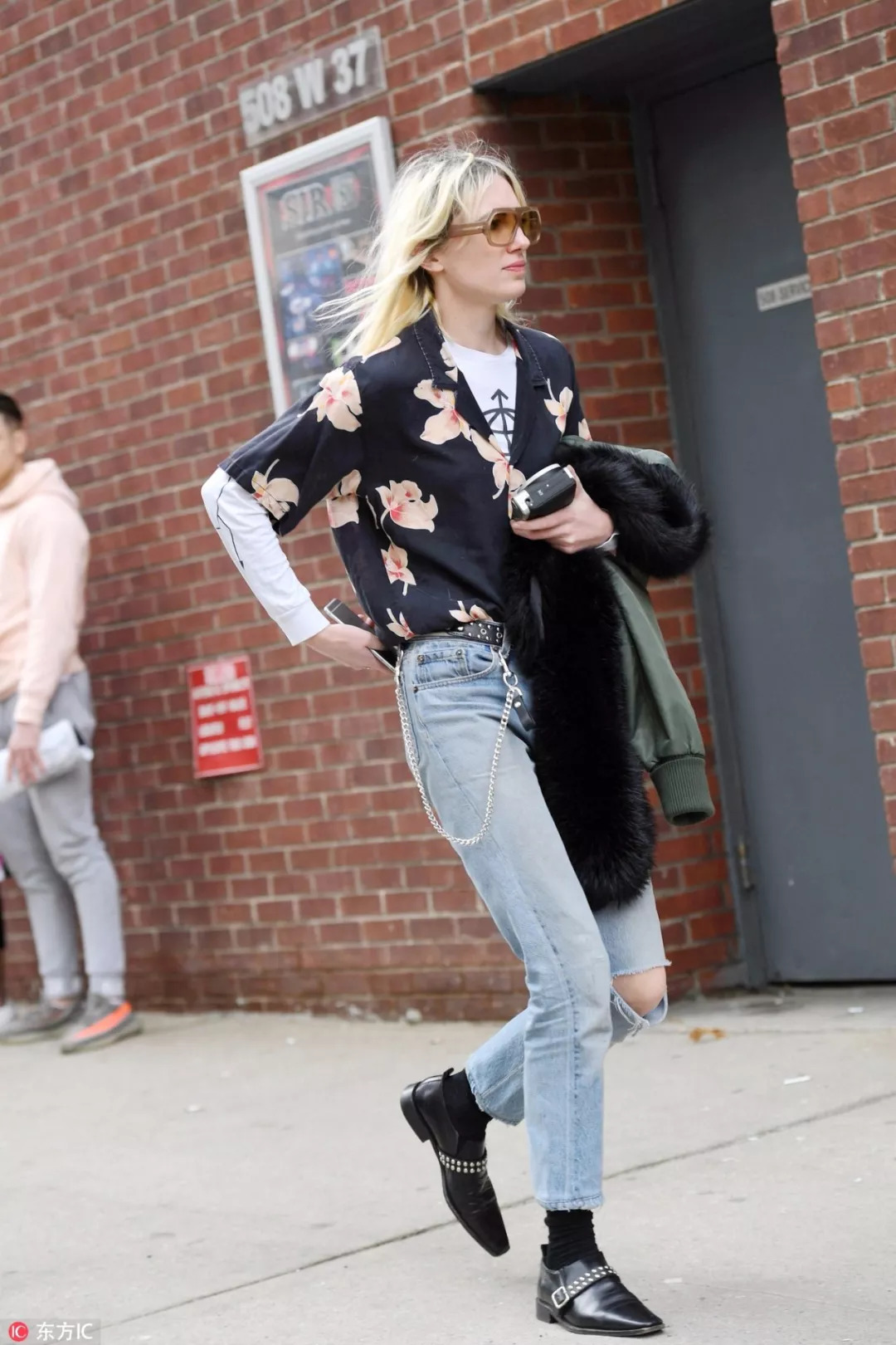 衬衣是秋季必不可少的百搭神器,夏秋交替时尚衬衫