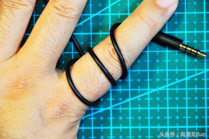 设计创新独特，音质三频均衡，雅天ARTISTEDC1圈瓷耳机体验