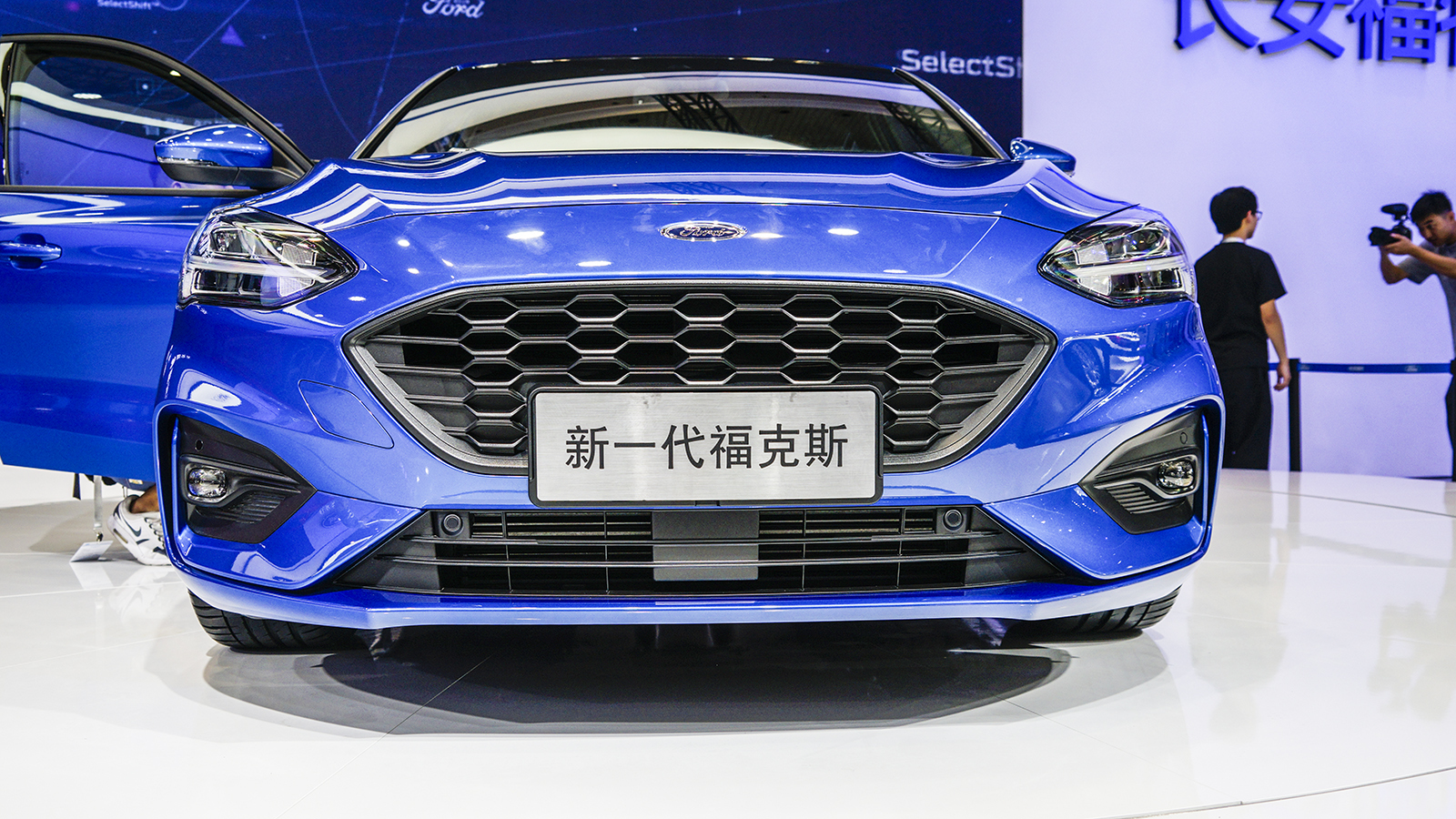 真车vs模型车,沉浸式体验19款福特福克斯两厢