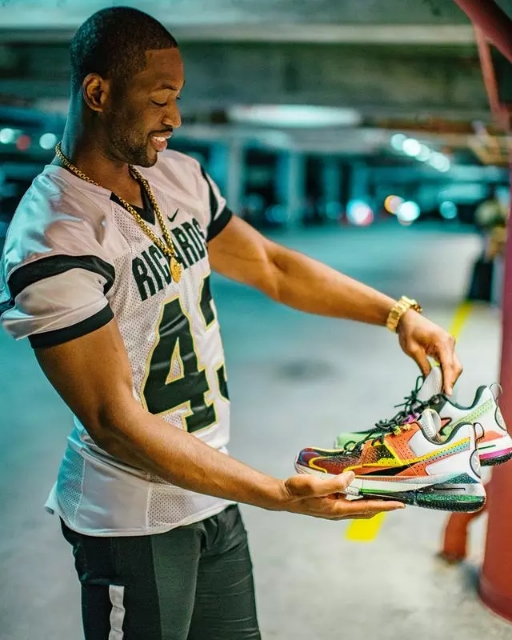 球鞋另类奢侈玩法，私人定制一款专属你的LV战靴