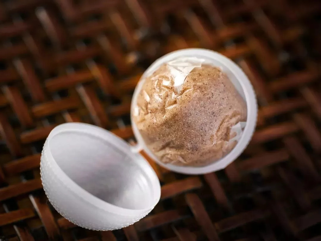 面部出油严重长痘,面部出油有痘痘不出汗