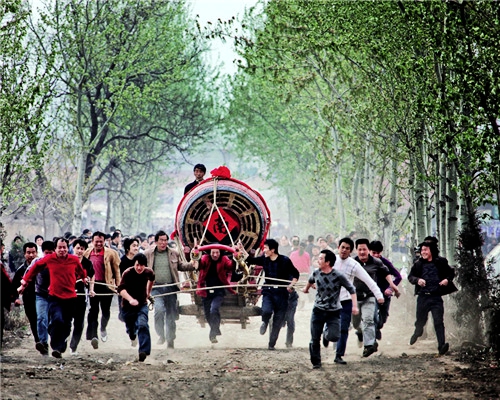 说到底，临朐土话“加拉伍的”原本是一句省略语