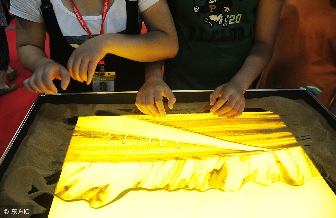 沙画的好处有哪些,幼儿学沙画有什么好处和坏处