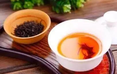 茶要多少度水冲泡,哪一类茶比较适合用90°c的水冲泡