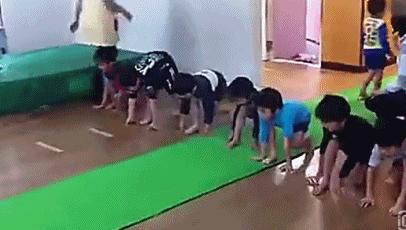 侧空翻儿童舞蹈,倒立日本幼儿园