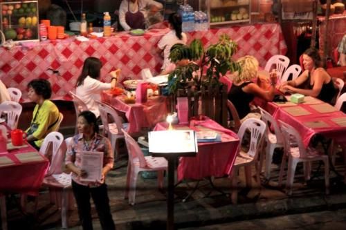 在酒吧卖酒的女孩是什么职业,卖酒女都去干嘛了