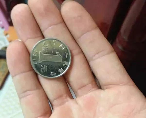 喜欢一个人心酸的视频,暗恋一个人最心酸的瞬间