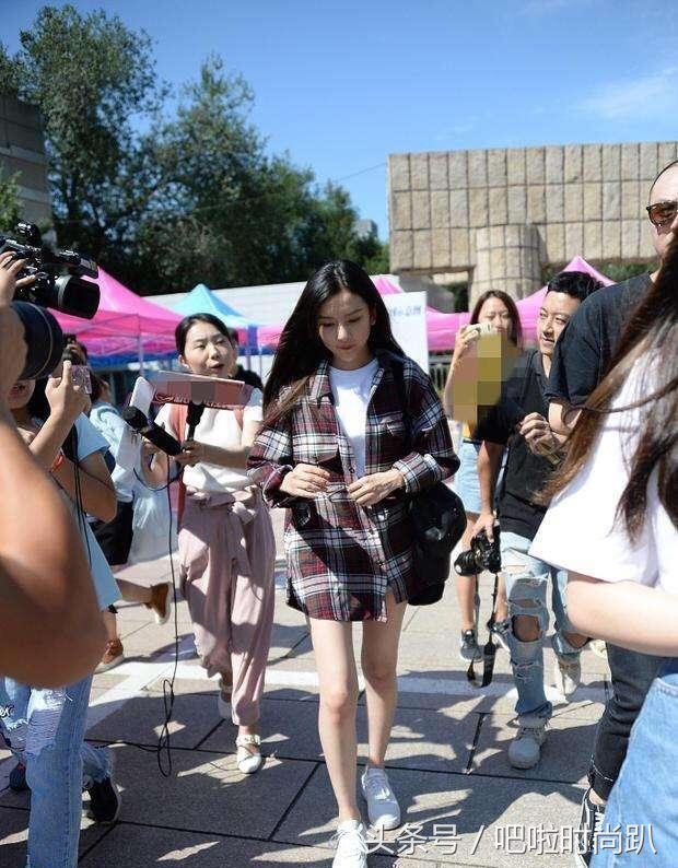 宋祖儿四小花之一,宋祖儿李兰迪是一个学校的吗